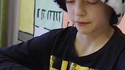 Lukas Birnstiel durfte die Lesekönigskrone tragen. Foto: Heike Schülein