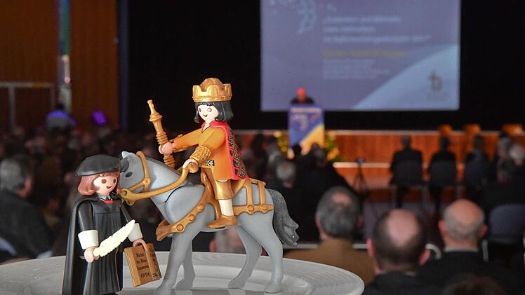 Luther und der Bamberger Reiter als Spielfiguren: Zumindest da ist die Ökumene kein Problem.