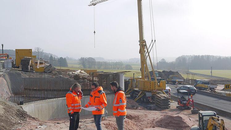 Richard Barth, Roland Daum und  Christoph Krüglein (von links) bei der Baustellenbesprechung.