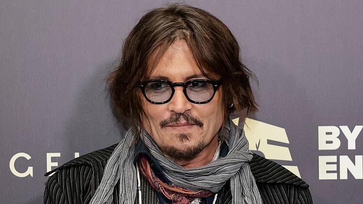 Man mag es kaum glauben, doch Barbie-Puppen sind genau Johnny Depps Ding.