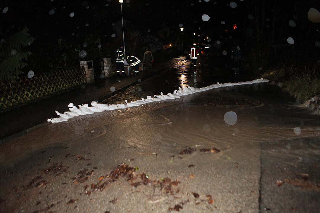 Hochwasser in Franken: In der Nacht zum Freitag kam es in Ansbach zu teils schweren Überschwemmungen