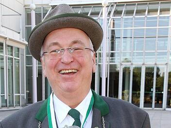 Hat gut lachen: Coburgs Dauer-Schützenkönig Rainer ReißenweberFoto: Wolfgang Reißenweber