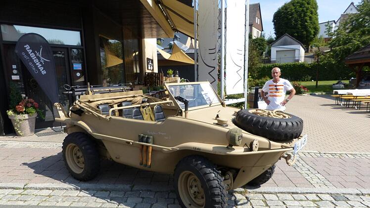 Ein Schwimmwagen von VW konnte bestaunt werden. Foto: Klaus-Peter Wulf