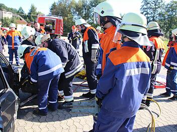 Viele Einsätze und intensive Ausbildung vor allem der Jugend leisteten die Aktiven der Feuerwehr Eltmann. Ein Höhepunkt der Ausbildung war der Berufsfeuerwehrtag der Jugendfeuerwehr, diesmal in Kooperation mit der Jugendwehr in Kirchaich. Foto: Sabine Weinbeer