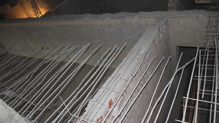 Da, wo jetzt der Stahl der Bewehrung aus dem Beton ragt, saßen einmal die Zuschauer,