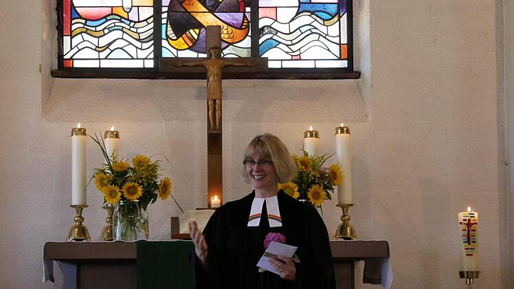 "Ich bin jetzt da und bin gespannt, wo und wann wir uns begegnen", hatte die neue Pfarrerin Lisa Meyer zu H&ouml;rste sich bereits im Gemeindebrief angek&uuml;ndigt.     Foto: Manja von Nida