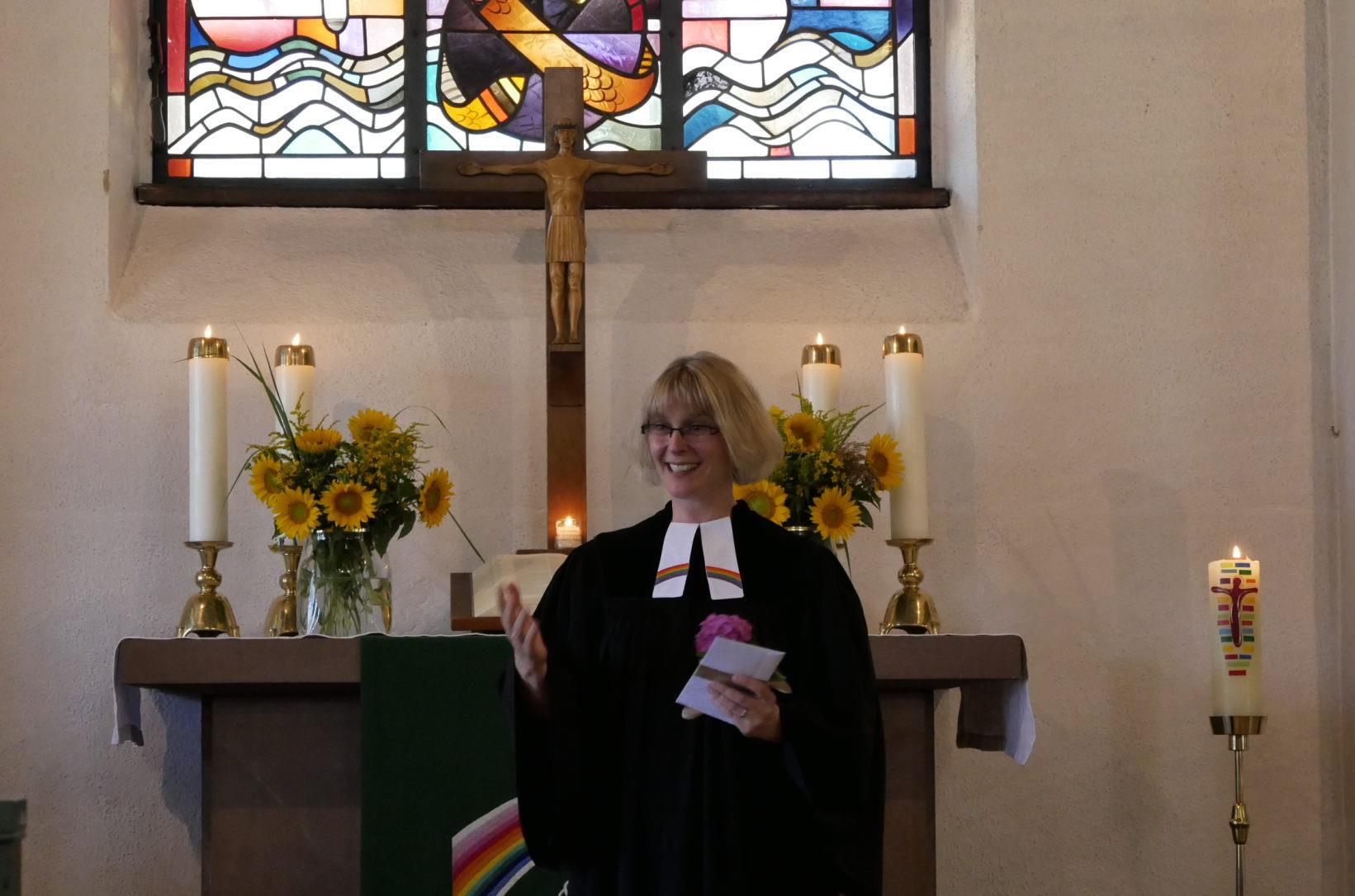 Pfarrerin Meyer zu Hörste wurde herzlich in der Kirche in Wildenheid