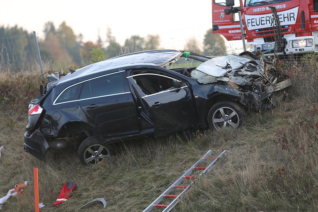 Tödlicher Unfall im Kreis Hof: Mehrmals auf A9 überschlagen