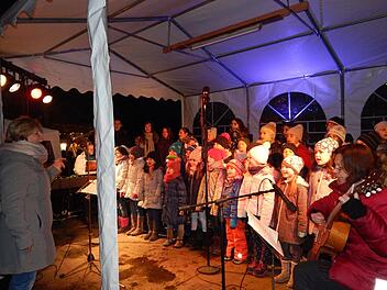 Auch der Kinderchor der Kirchengemeinde trat bei der Drossenfelder Weihnacht auf. Foto: Horst Wunner