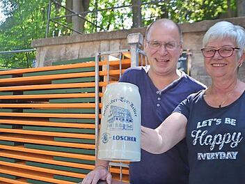 Renate Maier und Jürgen Salomon freuen sich auf die Kerwa mit neuem Bier.
