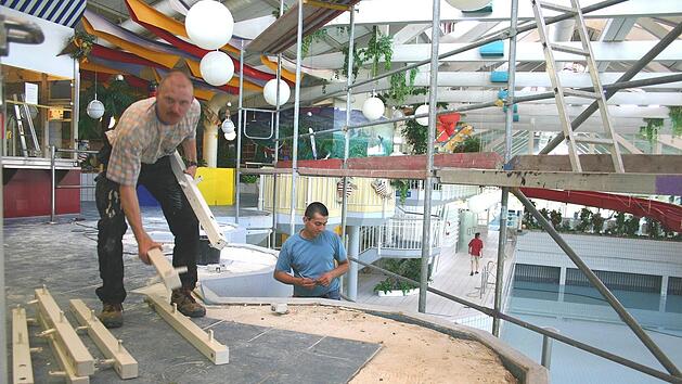 Bei der j&auml;hrlichen Revision, wie hier im Jahre 2003, werden auch Ausbesserungen vorgenommen.  Fotos: FT-Archiv