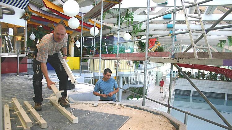 Bei der jährlichen Revision, wie hier im Jahre 2003, werden auch Ausbesserungen vorgenommen.  Fotos: FT-Archiv