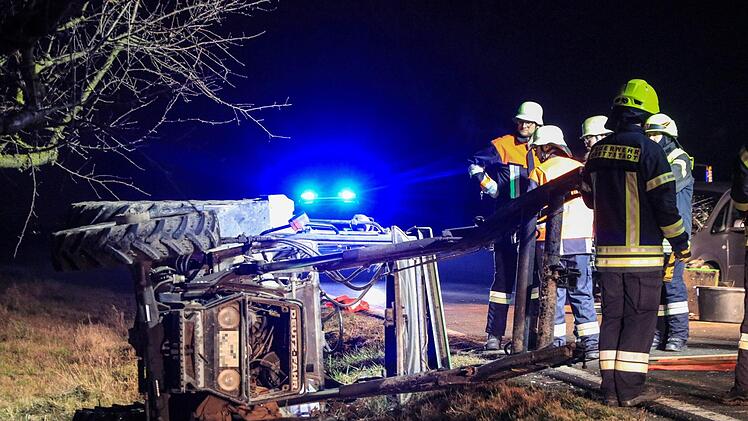 Bei Grettstadt kam es am Dienstagnachmittag zu einem schweren Unfall mit Traktor. Foto: NEWS5 / Merzbach