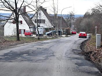 Auch in der Wildensorger Hauptstraße hat die Stadt Bamberg Erschließungsanlagen begonnen, aber in über 20 Jahren nicht abgeschlossen.  Foto: Ronald Rinklef