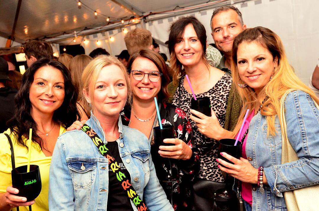 Party mit der Band "CAVELAND"