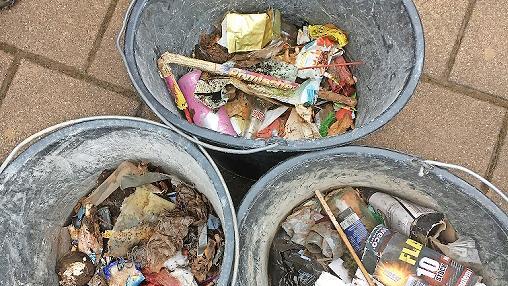 Drei Eimer M&uuml;ll wurden bei der Aktion gesammelt.