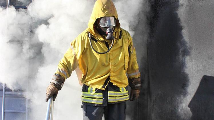 Das Atemschutzzentrum in Knetzgau gibt es bereits sei 25 Jahren. Das soll dieses Jahr gefeiert werden. Das Bild stammt von einer Übung im November 2011. Foto: al