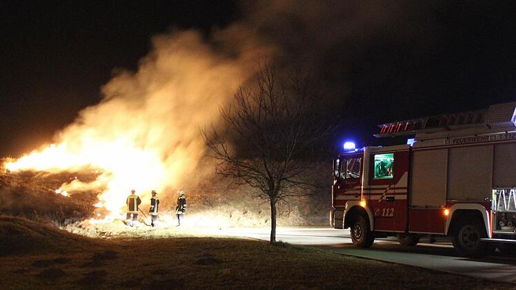 Mitten in ihrer Hauptversammlung mussten die Neunkirchen Feuerwehrleute zu einem Einsatz.  Foto: fra-press