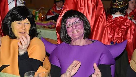 Hanne Franke hat den Weiberfasching vor 36 Jahren aus der Taufe gehoben, heuer stand die 73-Jährige zum letzten Mal in der Bütt. Foto: Gabi Arnold