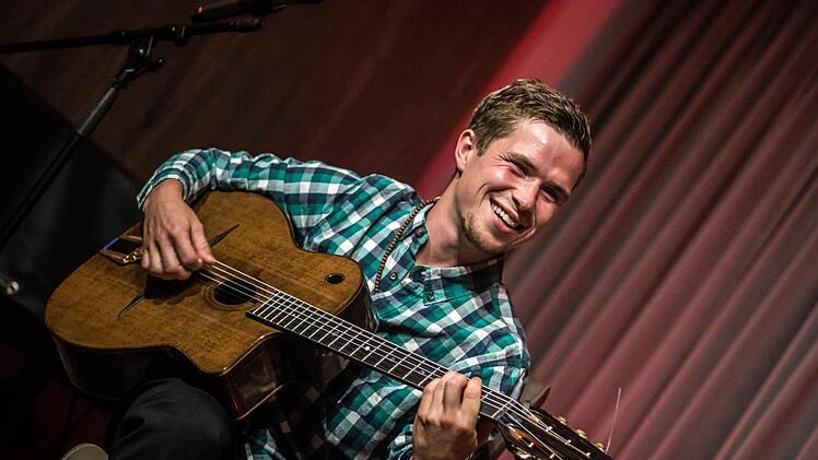 Beeindruckendes Gastspiel: Diknu Schneeberger bei "Leise am Markt" in Coburg. Foto: Jochen Berger