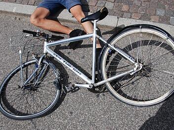 In Bamberg hat es einen Fahrradunfall gegeben. Aus gesundheitlichen Gr&uuml;nden st&uuml;rzte ein 62-J&auml;hriger vom Fahrrad. Symbolbild: AndersAndersen/pixabay.com