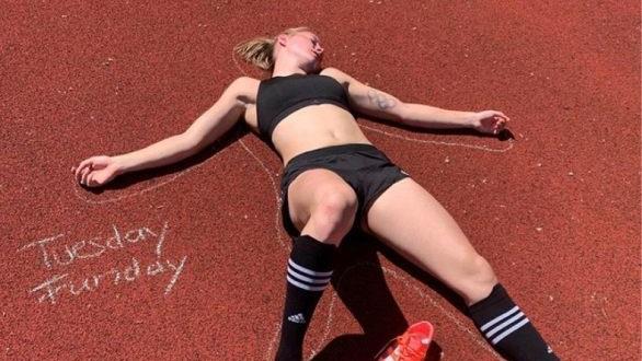 Humor hat er, Freund Stefan: "Tuesday Funday" hat er nach   einer Trainingseinheit auf die Bahn des Fuchs-Park-Stadions geschrieben. Instagram (@ginalueckenkemper)