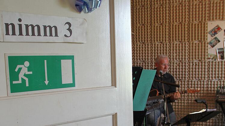 Aus "Nimm 3" wurden "Die 3" (im Bild Markus Döring), deren Proberaum wir einen Besuch abgestattet haben.