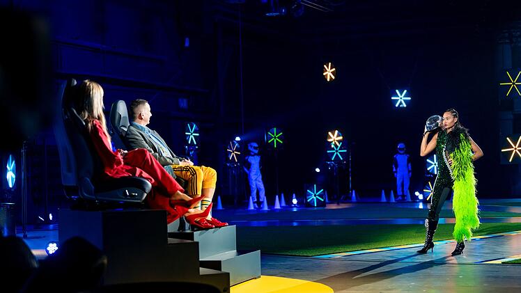 Heidi Klum schickt gleich drei Kandidatinnen nach Hause.