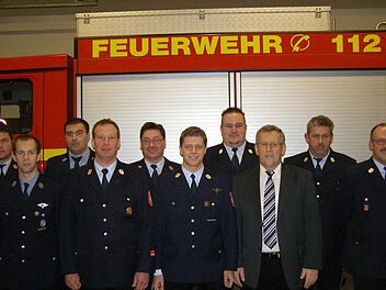 Die Geehrten und der neue Vorstand: Frank Bolz, Robin Vogler, Frank Beck, Gerhard Helfrich, Fred Beck, Fabian Eckstein, Andreas Seidenthal, Walter Müller, Erich Spahn und Walter Muth. Foto: Wolfgang Saam