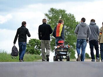 F&uuml;r viele ist Christi Himmelfahrt einfach Vater- oder M&auml;nnertag.  Foto: Archiv/dpa
