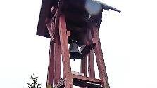 Die Trainmeuseler vermissen den vertrauten Klang ihrer Dorfglocke im Glockenturm.