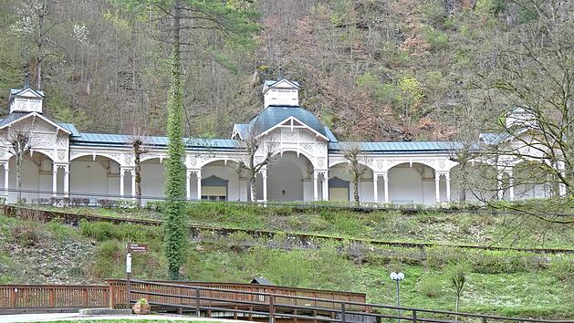 Die Veranstaltungen finden in der Neuen Kolonnade im Kurpark statt.