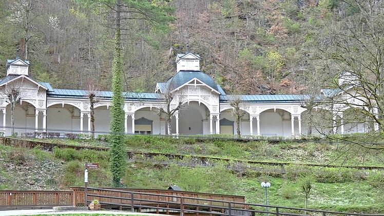 Die Veranstaltungen finden in der Neuen Kolonnade im Kurpark statt.