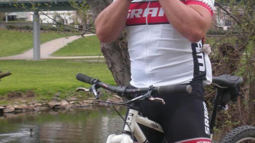 Es muss nicht immer die extreme Tour sein: Nach Feierabend ist Walter Lauter mit seinem Single-Speed-Rad oft auch an der heimischen Saale unterwegs. Foto: Benedikt Borst