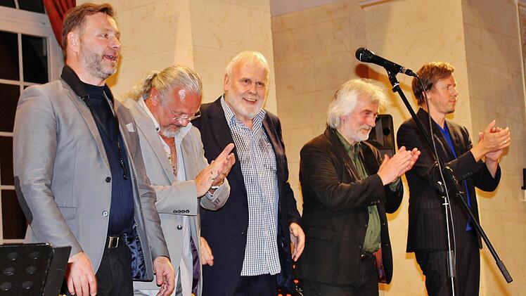 Gunther Emmerling und die Mitglieder der Micha Fuchs Band  Foto: Werner Vogel