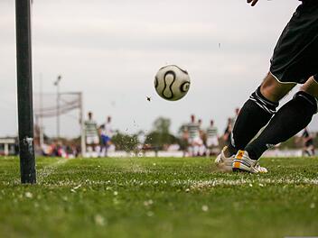 Schlägerei bei Fußballspiel - Polizei sucht nach Hinweisen