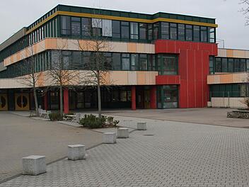In diesem Gebäudetrakt des Haßfurter Schulzentrums ist die Realschule untergebracht. Foto: Klaus Schmitt