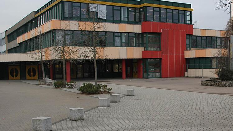 In diesem Gebäudetrakt des Haßfurter Schulzentrums ist die Realschule untergebracht. Foto: Klaus Schmitt