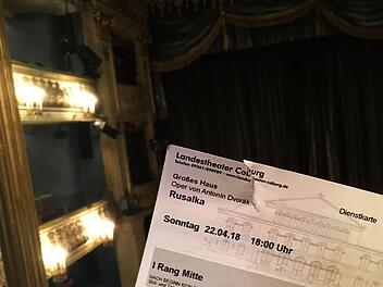 Nach der Pause blieb die Bühne leer bei der Premiere von "Rusalka" am Landestheater Coburg. Die Vorstellung musste wegen der Erkrankung eines Sängers abgebrochen werden.Foto Jochen Berger