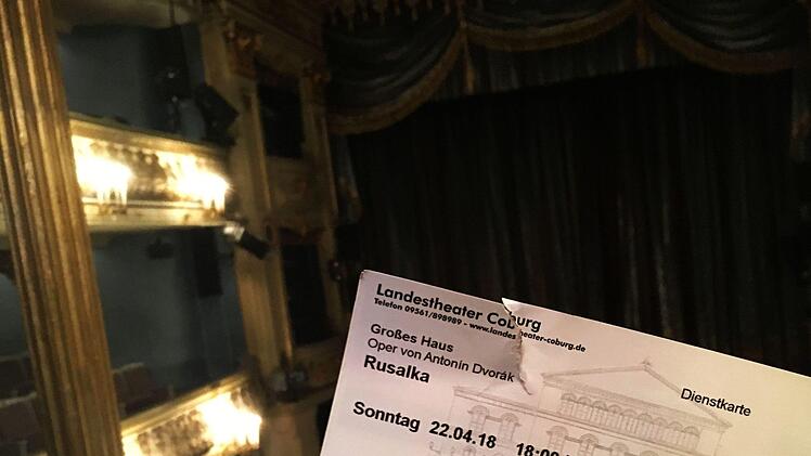 Nach der Pause blieb die Bühne leer bei der Premiere von "Rusalka" am Landestheater Coburg. Die Vorstellung musste wegen der Erkrankung eines Sängers abgebrochen werden.Foto Jochen Berger