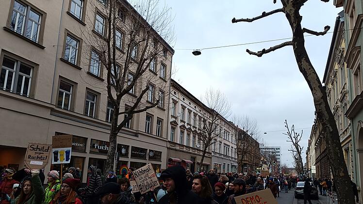 Große Demo in Bamberg: Tausende Menschen ziehen durch die Straßen