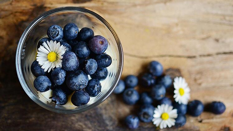 Ob im Kuchen, im Joghurt oder als Snack: Beeren liefern wertvolle Vitamine und Antioxidantien.