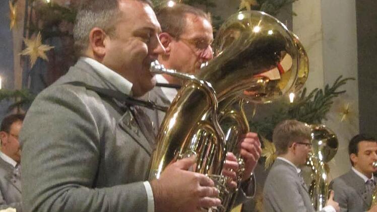 Heiko Schuhmann und Bernd Karges spielen in der Trachtenkapelle. Foto: Oswald Türbl