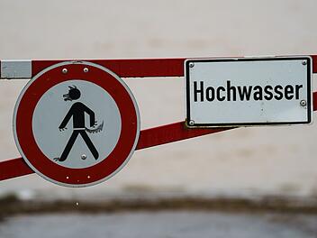 Hochwasser-Meldestufe 1 in Ansbach: Pegelanstieg f&uuml;hrt zu Sperrungen