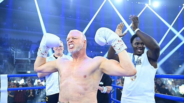 Stefan Raab möchte es als Boxer wieder wissen.