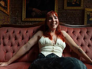 37°: Young Sex - Wie liebt die Gen Z? Janine ("Nine") ist 30 Jahre alt und hatte noch nie Sex oder eine Beziehung.