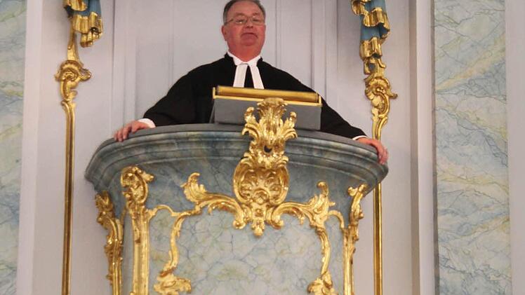 Zum letzten Mal steht Pfarrer Walter Jung noch nicht auf der Kanzel in der Markgrafenkirche - denn auf jeden Fall will er noch die Konfirmation und die Jubelkonfirmation halten. Ab 1. Mai ist er - nach 37 Dienstjahren - in den Ruhestand versetzt.