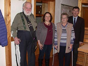 40 Jahre ist Hermann Zapf aus Salmsdorf beim VdK (links), daneben Vorsitzende Katja Z&uuml;rl, Hildegard Platsch aus Treinfeld und Zweiter B&uuml;rgermeister des Marktes Rentweinsdorf Kurt Wei&szlig;heimer.  Foto: Horst Schneider