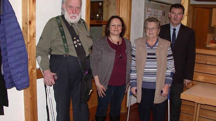 40 Jahre ist Hermann Zapf aus Salmsdorf beim VdK (links), daneben Vorsitzende Katja Z&uuml;rl, Hildegard Platsch aus Treinfeld und Zweiter B&uuml;rgermeister des Marktes Rentweinsdorf Kurt Wei&szlig;heimer.  Foto: Horst Schneider