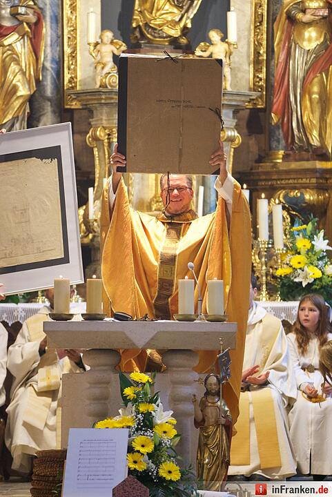 Nach einjähriger Kirchensanierung: Hannberg feiert die Wiedereröffnung der Wehrkirche der Pfarrei Geburt Mariens Hannberg